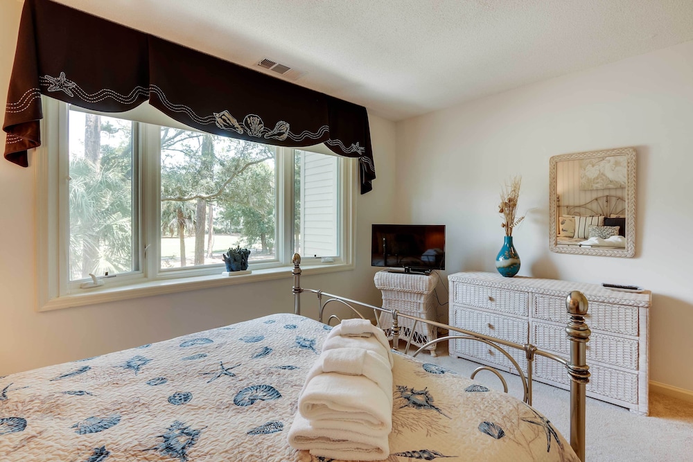 Hilton Head Resort Condo w Pool Access - photo 4