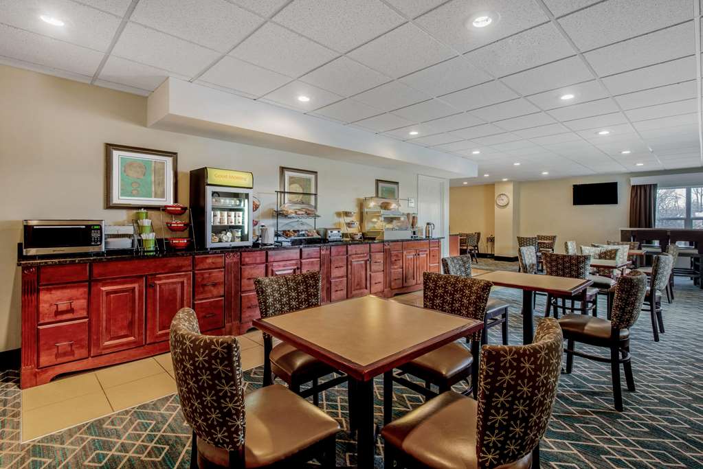 La Quinta Inn & Suites by Wyndham Lexington Park Patuxent - photo 28