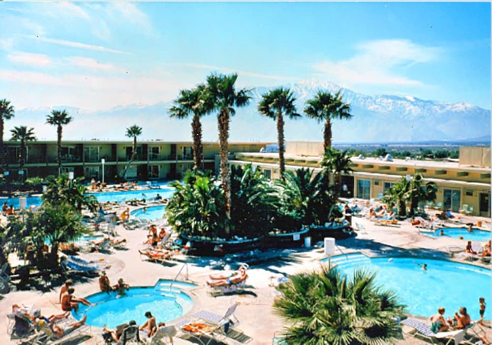 Desert Hot Springs Spa Hotel — Desert Hot Springs