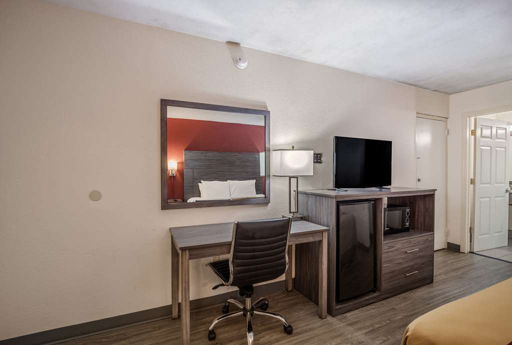 Econo Lodge Thomasville - photo 7