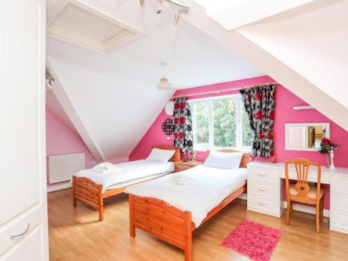 Queen's Cottage — 4-Star Luxury Hotel in Colwyn Bay, United Kingdom