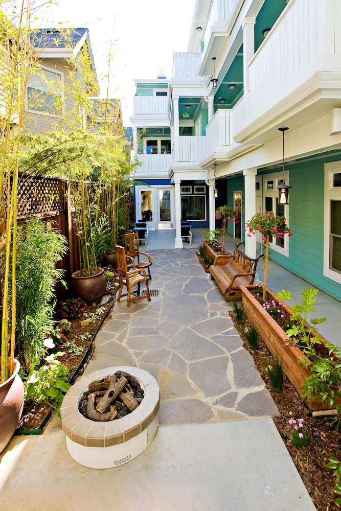 Pacific Blue Inn - photo 16