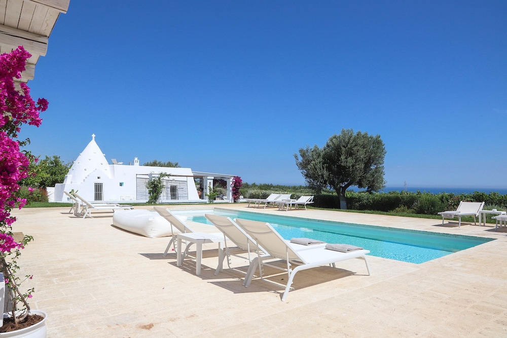 TD Trulli del Podere Trulli w Pool Scenic View — 4-Star Luxury Hotel in Polignano A Mare, Italy