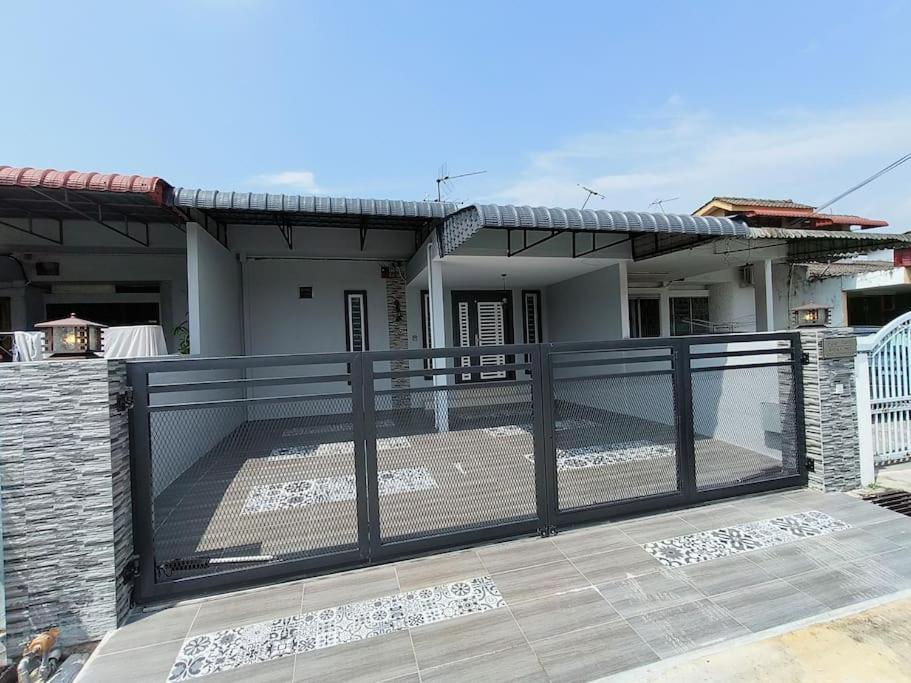 Wi Fi 100MB free Ipoh Homefeel 4 rooms Tatami S48 — 4-Star Luxury Hotel in Ipoh, Malaysia