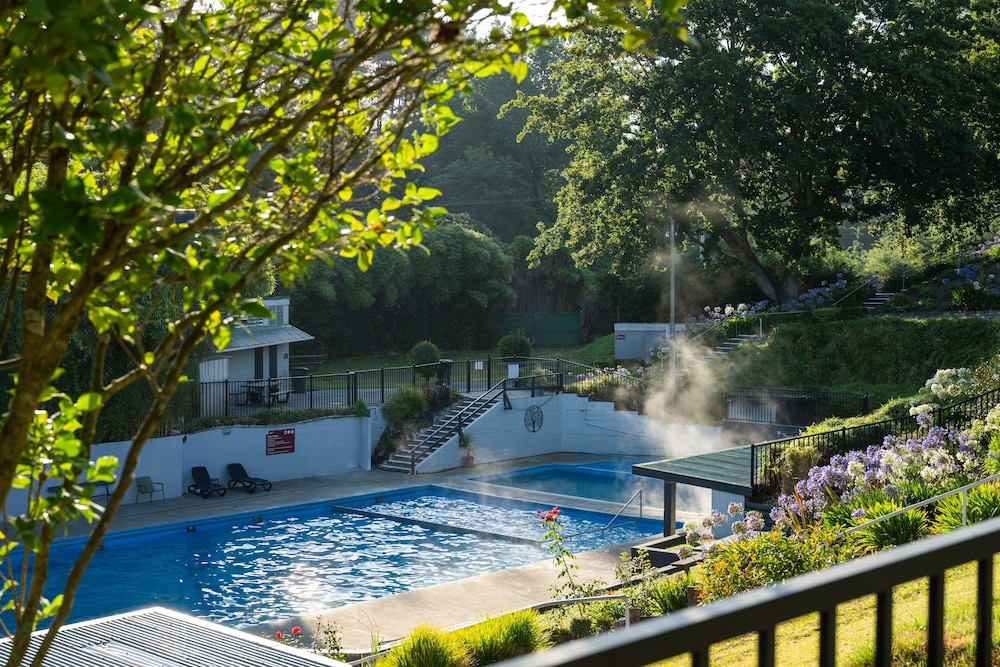 Opal Hot Springs And Holiday Park