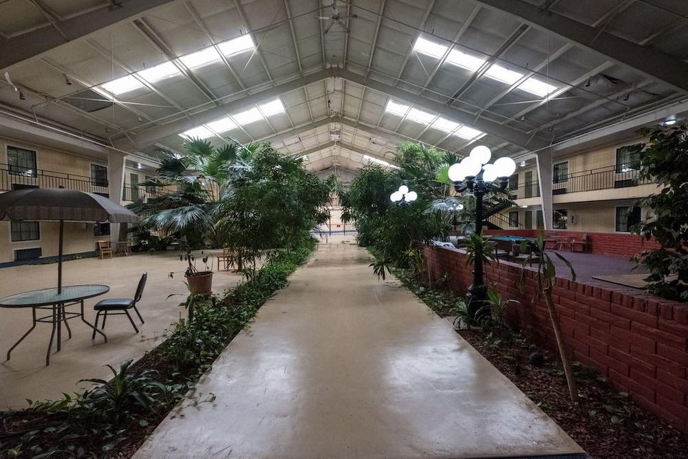 Econo Lodge Elk City - photo 5