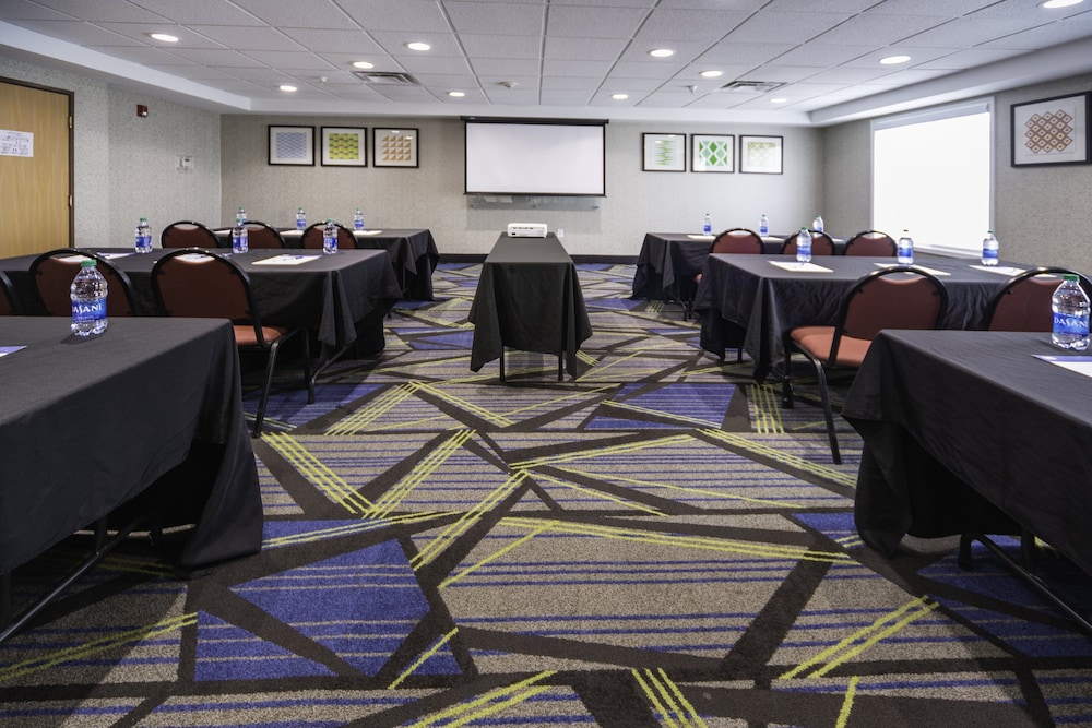 Holiday Inn Express Rochelle by IHG - photo 44