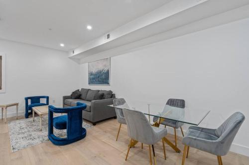 Charming Oasis in DC near Metro with Fenced Backyard Free Parking and WIFI Capitol View1 — 4-Star Luxury Hotel in Washington, United States