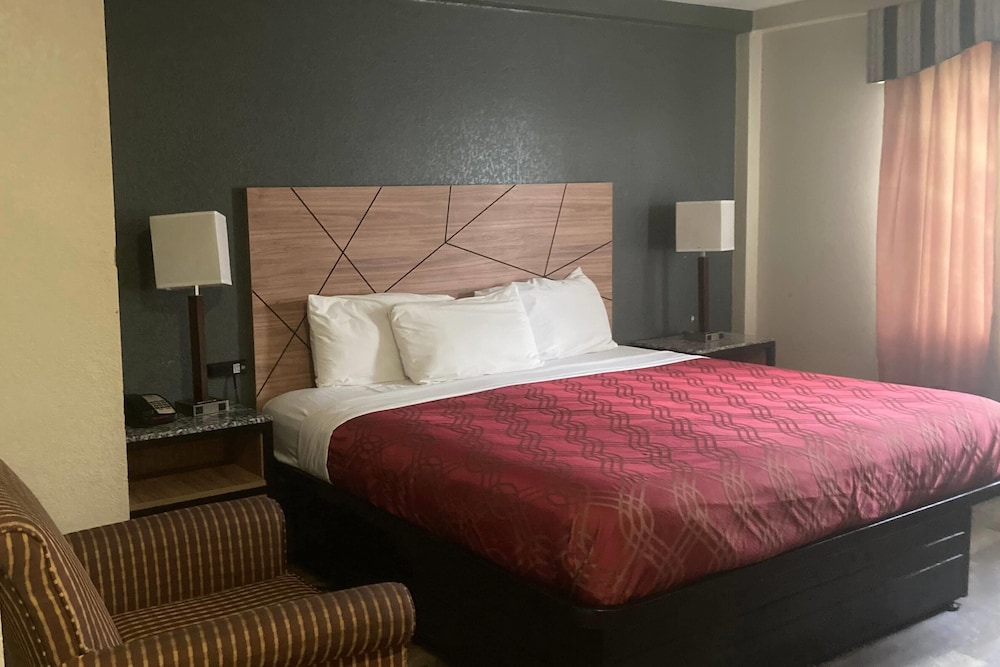 Econo Lodge Malden - photo 2