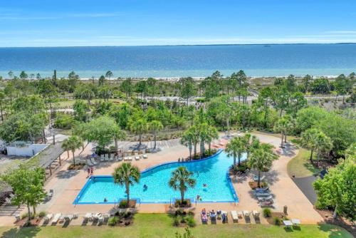 Spacious 5 Bed Beach Home with Pool Golf Cart Pet Friendly Resort Amenities — 4-Star Luxury Hotel in Port Saint Joe, United States