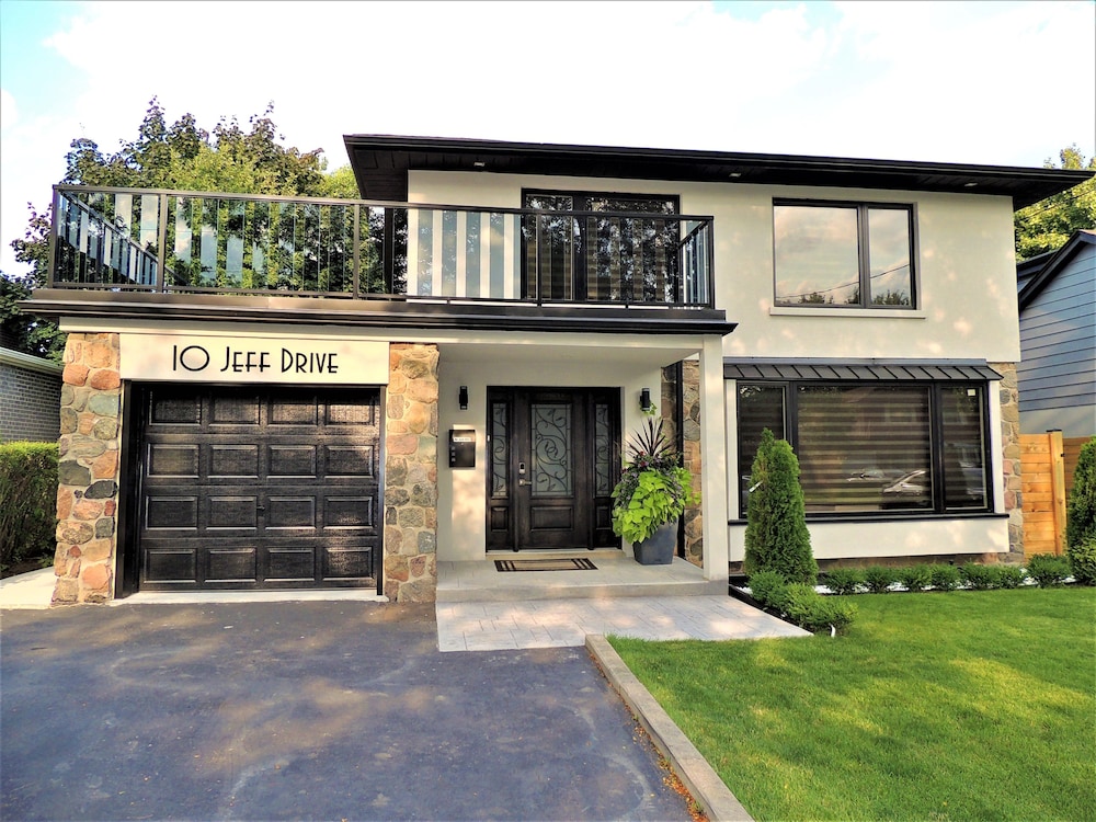 iResidence in Toronto Vacation Home — 4-Star Luxury Hotel in Toronto, Canada