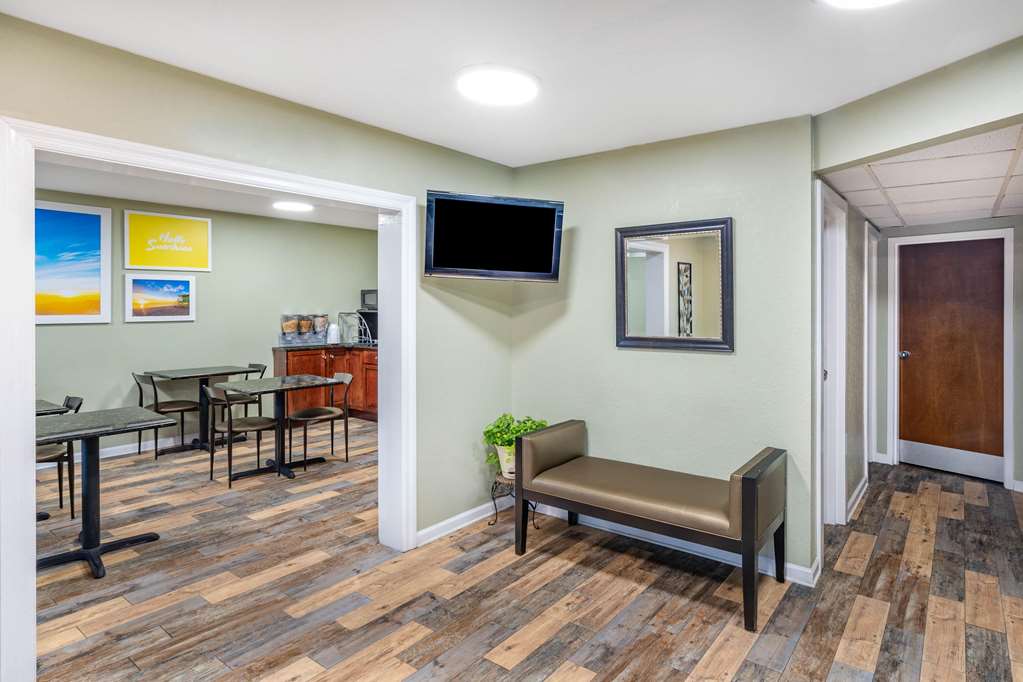 Days Inn by Wyndham Clarksville TN - photo 9