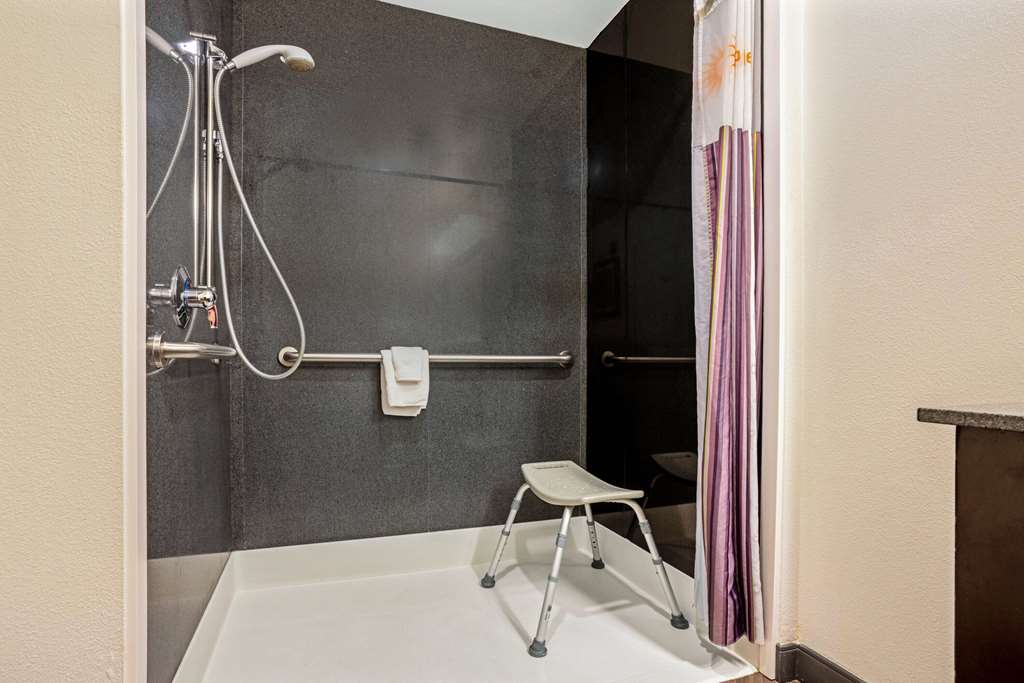 La Quinta Inn & Suites by Wyndham Tumwater Olympia - photo 23