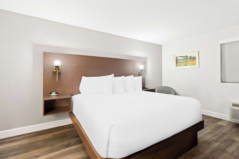 SureStay by Best Western Groves - photo 7