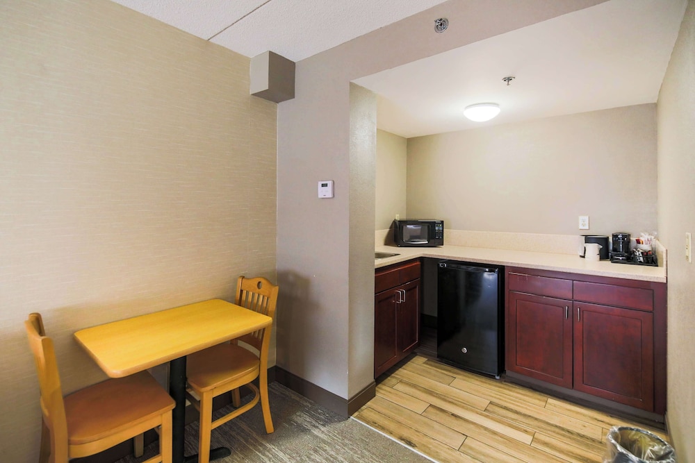 Hampton Inn Fall River Westport - photo 26