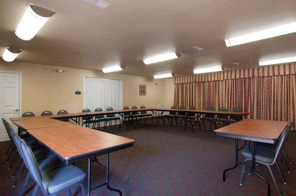 Days Inn by Wyndham Centre - photo 13