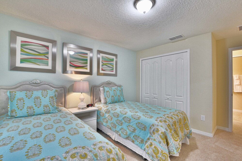 In the Heart of Kissimmee Storey Lake Resort 4bd 3ba Pool Townhome #4sl4857 - photo 2