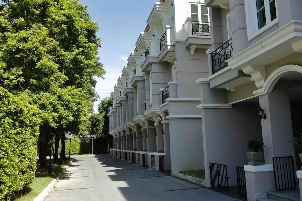 Sukhumvit 16 Townhouses InHome Luxury Residences