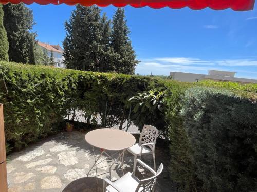 Charmant Studio Avec Terrasse Et Parking a Vence in Vence, France