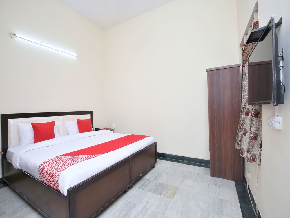 Oyo 14326 Hotel D Plaza