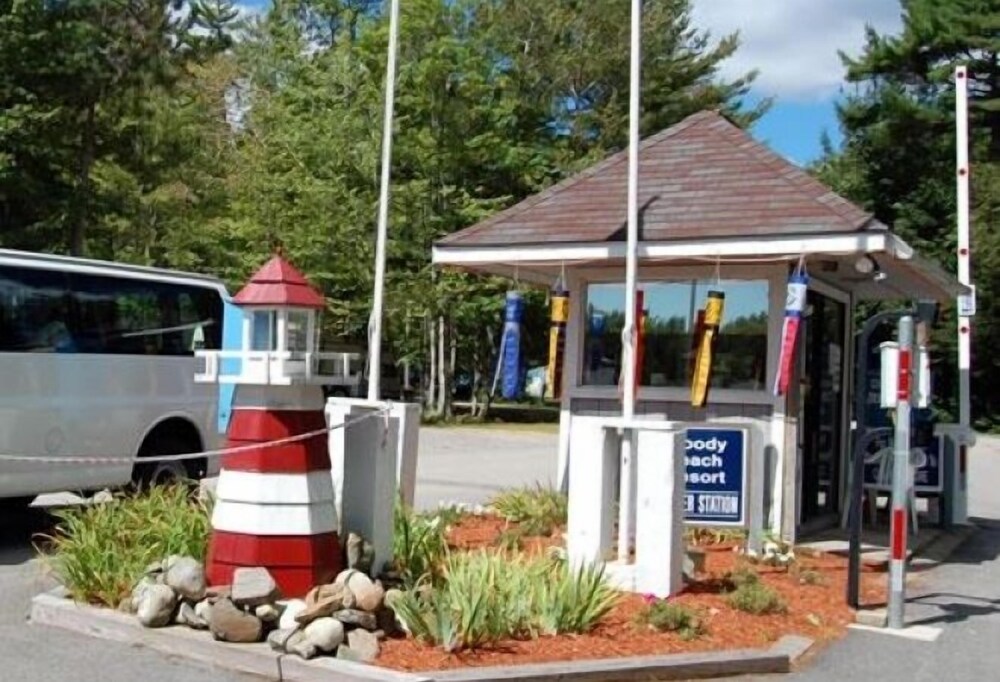 Moody Beach Camping Resort Cottage Loft in Wells, United States