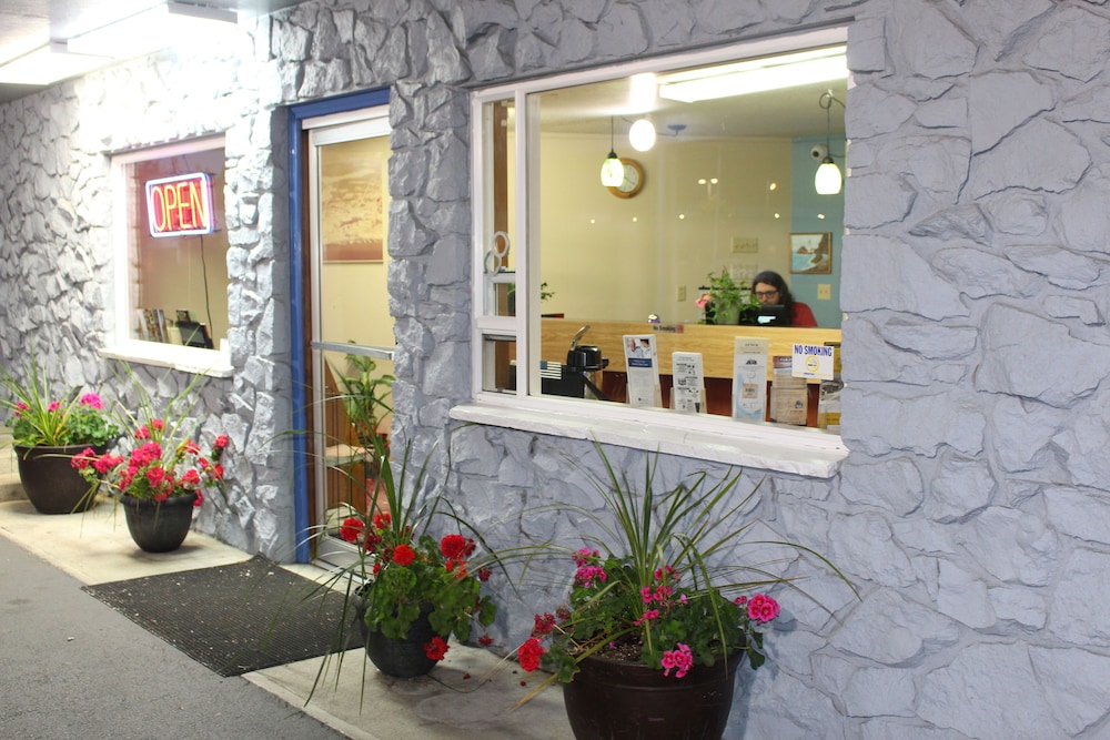 Silver Sands Motel - featured photo