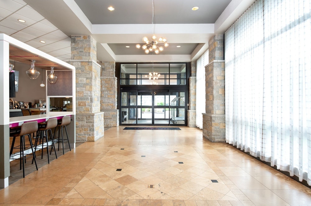 Crowne Plaza Milwaukee Airport by IHG - photo 76