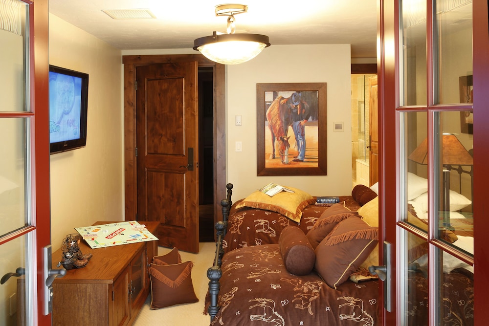 Headwaters Private Residences at Eagle Ranch Resort — Invermere — photo 5
