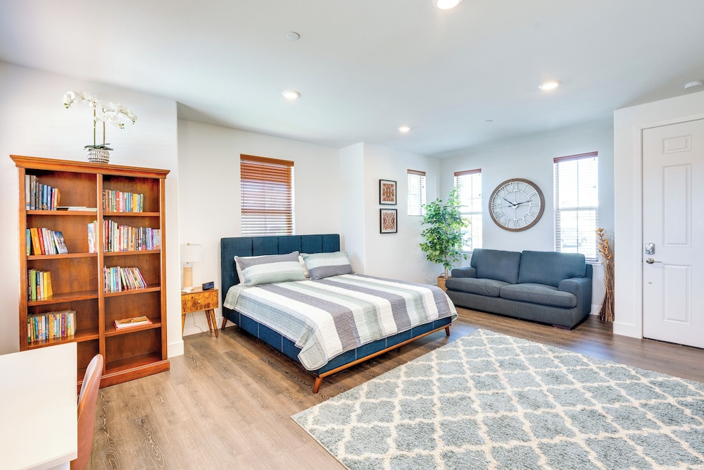 3 Mi To Golf And Shopping Cozy Roseville Studio 19210647 — Roseville