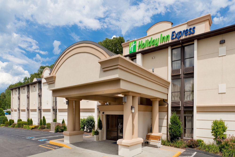 Holiday Inn Express Southington by IHG - carbon neutral hotel in Cromwell