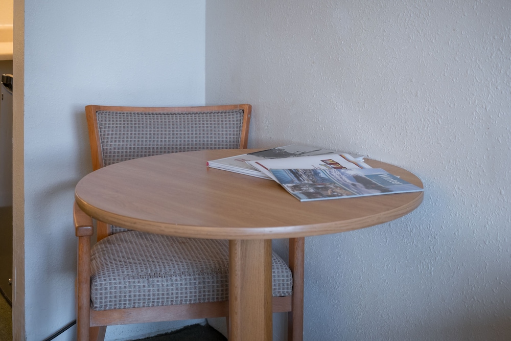 The Junction Hotel and Hostel - photo 13