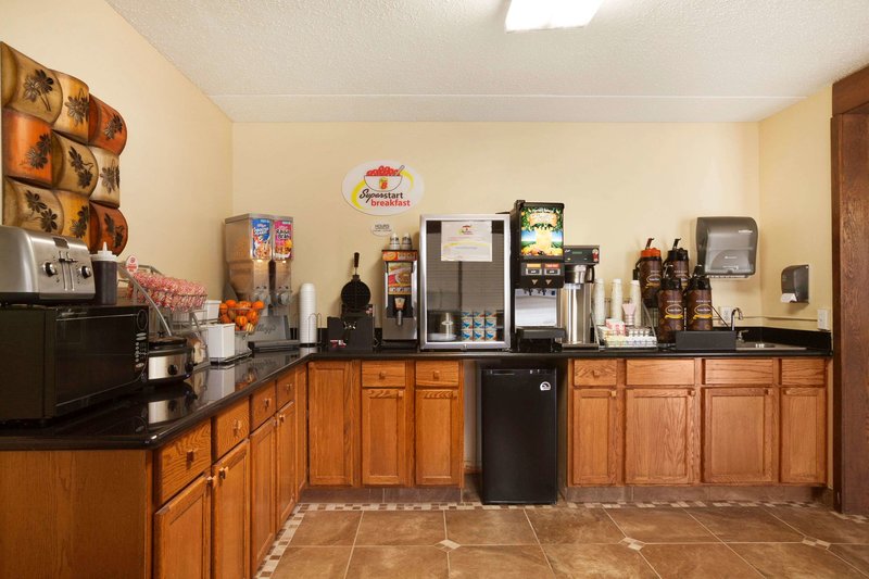 Super 8 by Wyndham West Fargo Main Ave ND - photo 30