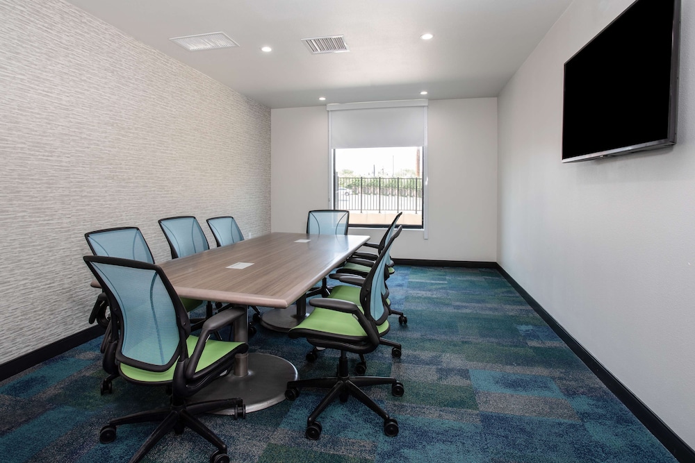 Home2 Suites by Hilton Roswell NM - photo 35