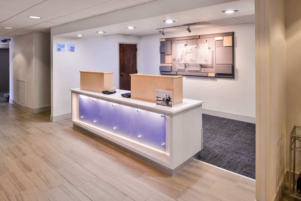 Holiday Inn Express Burlington by IHG - photo 75