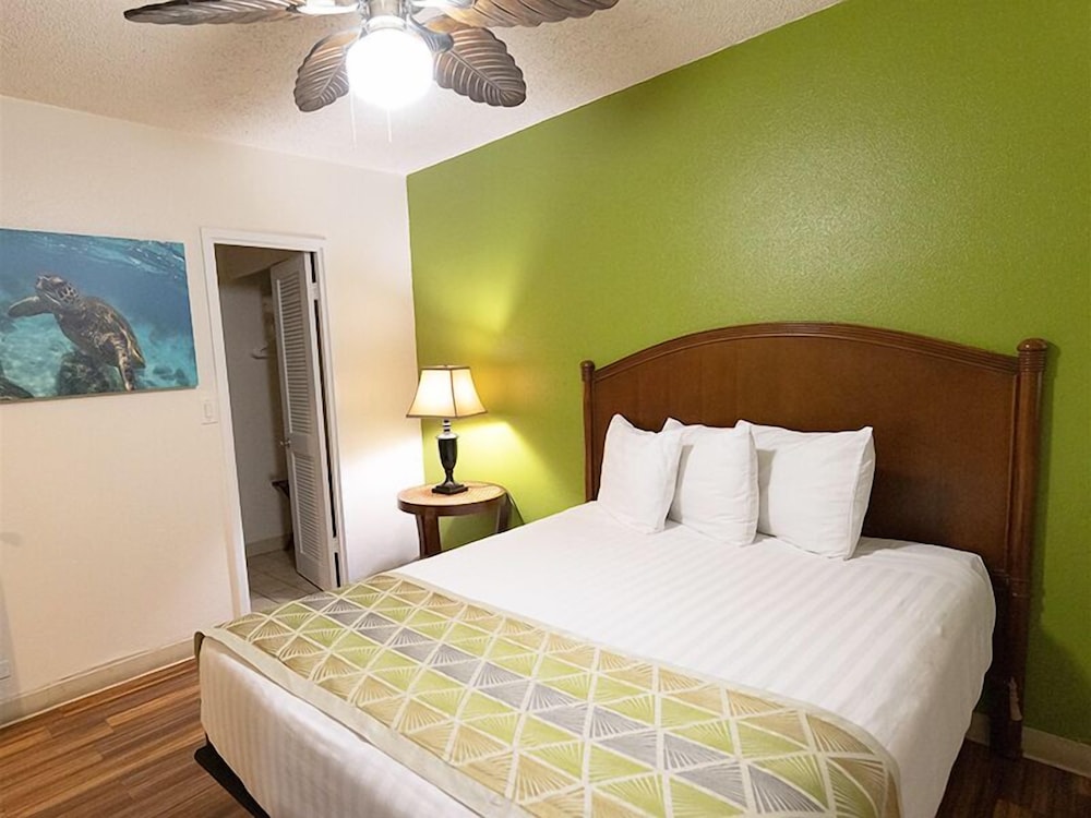 Pacific Marina Inn Airport Hotel - photo 17