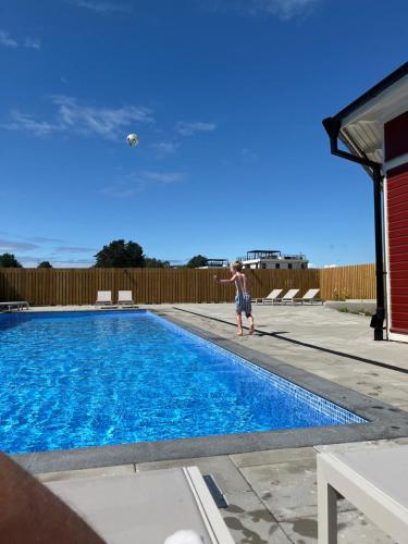 Nybyggd lgh 100m till stranden 150m till golfbana samt gemensam pool och spa — 4-Star Luxury Hotel in Trelleborg, Sweden