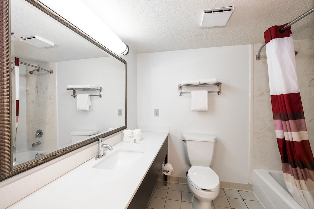 Red Roof Inn & Suites Stafford VA - photo 22