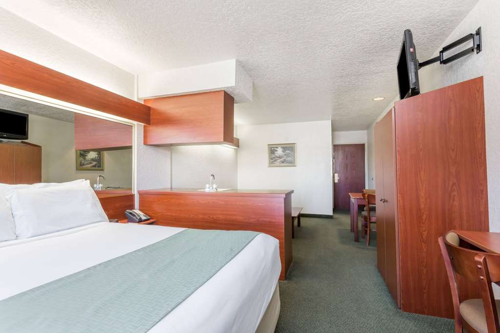 Microtel Inn & Suites by Wyndham Marianna - photo 12