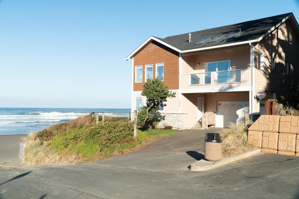 The Beach House — 4-Star Luxury Hotel in Lincoln, United States