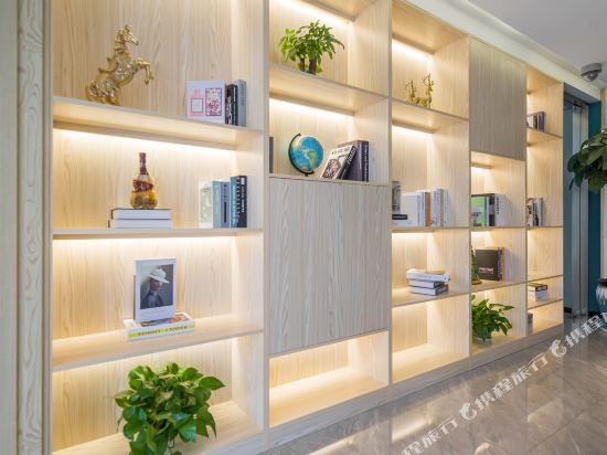 Red Tomato Hotel — Shanghai — photo 2