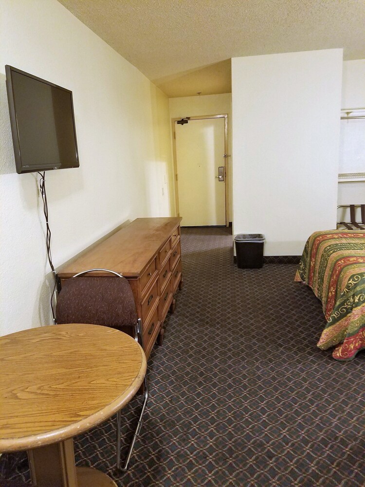 Travel Time Motel - photo 19