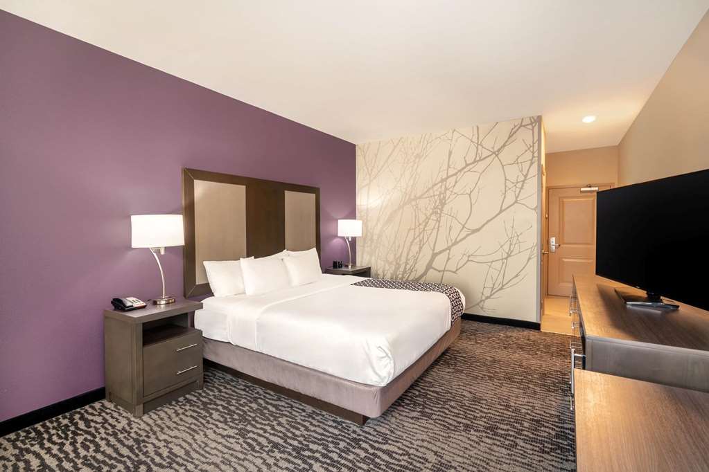 La Quinta Inn & Suites by Wyndham Chattanooga Lookout Mtn - photo 32