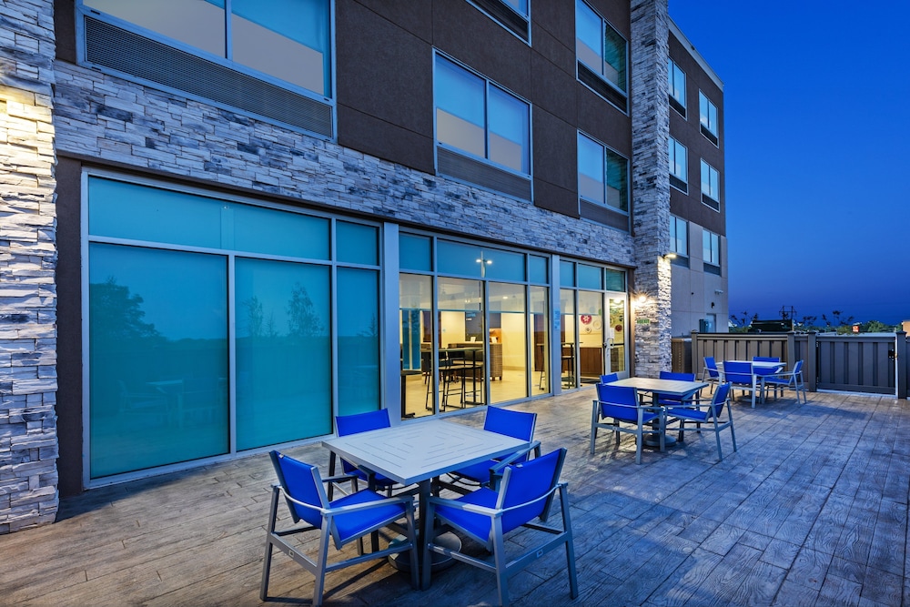 Holiday Inn Express & Suites Purcell by IHG - photo 23