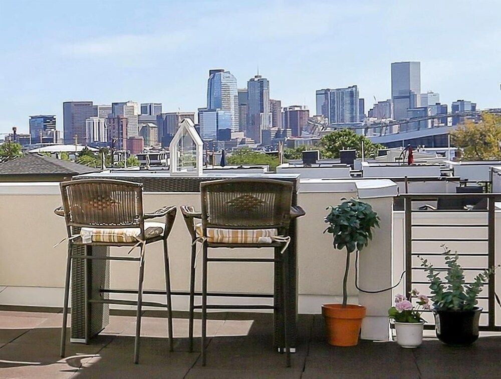 Rooftop Townhome Walk to Sloan s Lake & Stadium - photo 2