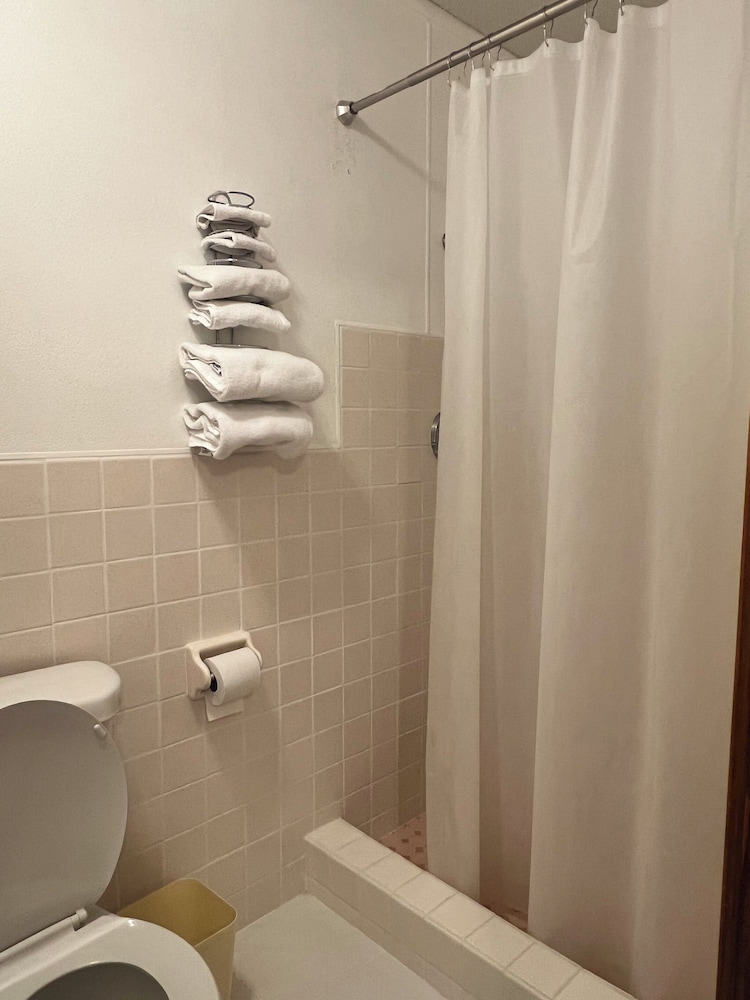Hotel Prairie Winds Carthage Keokuk Hwy 136 - photo 22