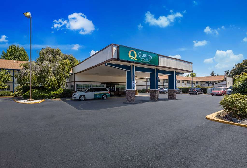 Quality Inn & Suites Medford Airport - photo 2