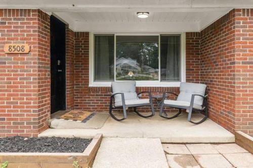 Warm & Comfy 2BR Huge Backyard Great Location — 4-Star Luxury Hotel in Shelby, United States
