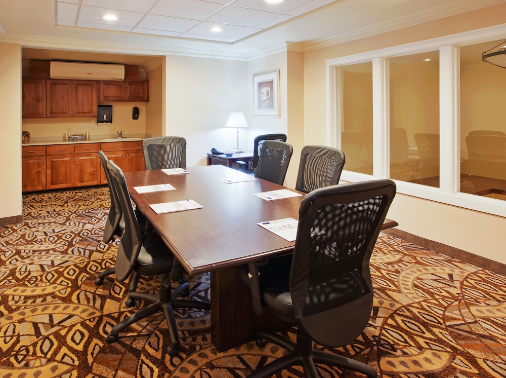 Holiday Inn Express Hotel & Suites Oroville Lake by IHG - photo 32