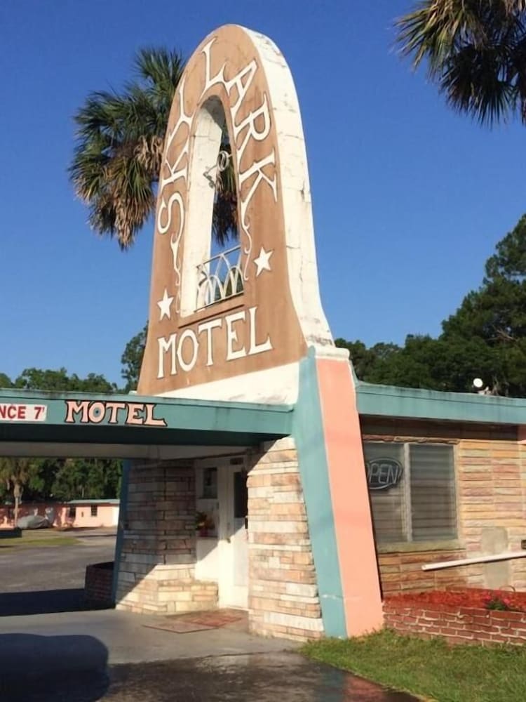 Skylark Motel - photo 30