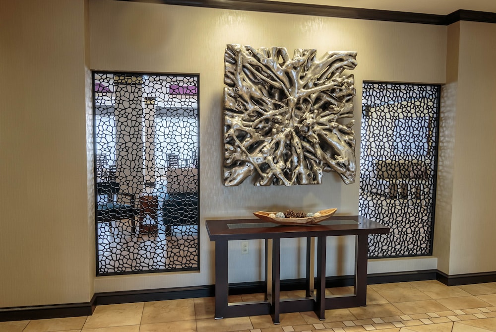 Holiday Inn Express & Suites Farmington by IHG - photo 50